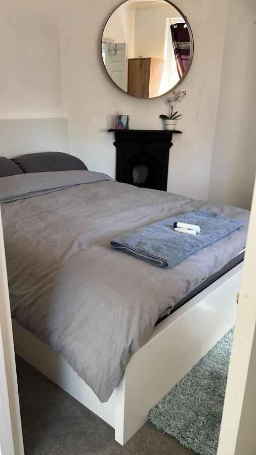 Complete 1 Bedroom Apartment With Wi-Fi, Kitchen, Tv In Heart Of Chiswick, Londres Extérieur photo