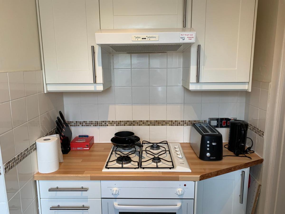 Complete 1 Bedroom Apartment With Wi-Fi, Kitchen, Tv In Heart Of Chiswick, Londres Extérieur photo