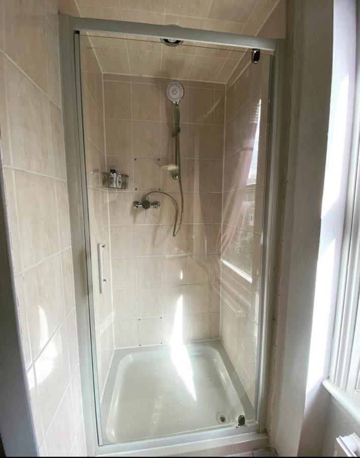 Complete 1 Bedroom Apartment With Wi-Fi, Kitchen, Tv In Heart Of Chiswick, Londres Extérieur photo