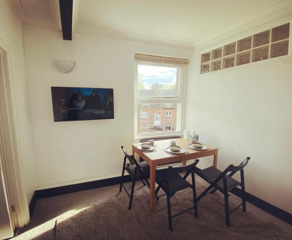 Complete 1 Bedroom Apartment With Wi-Fi, Kitchen, Tv In Heart Of Chiswick, Londres Extérieur photo